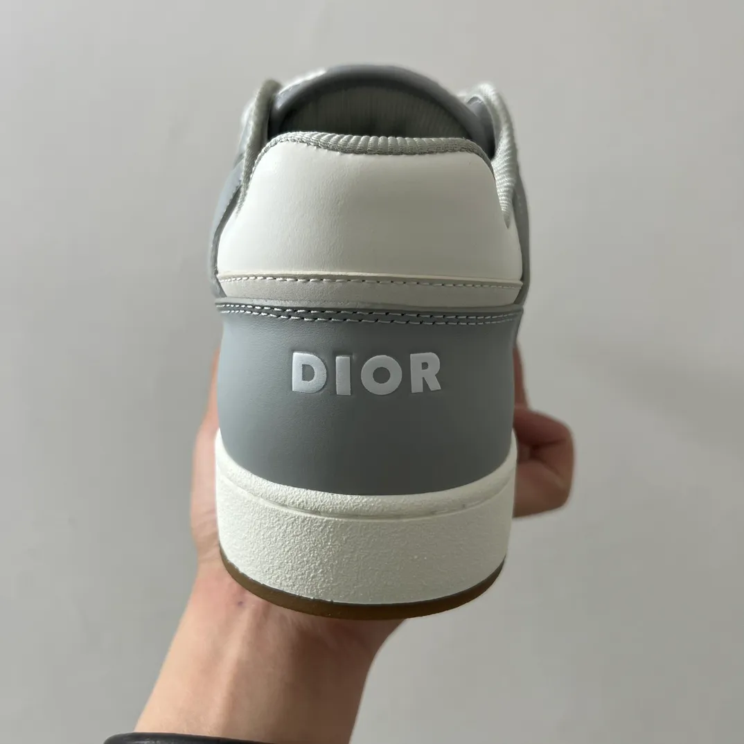 👟👟Ex-factory price 560👟👟 Men's size +10 Dior B27 series ✨2024 upgraded version purchasing agent grade ✨Super🔥sports shoes👫couple shoes. The high version 1:1 adopts oil edge lasting technology, the fabric is imported first-layer cowhide + high-tech fabric, and the inner cowhide + customized lining. TPU original engraved outsole. More than 30 colors of high-soled boots are available. Size: 35-42 for women and 38-46 for men. Bosses are welcome to compare...